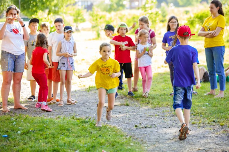 5 признаков того, что ребенок еще не готов ехать в летний лагерь