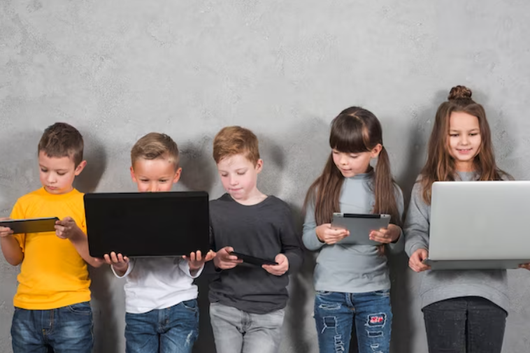 Дети и технологии: как найти баланс между экранами и активной жизнью